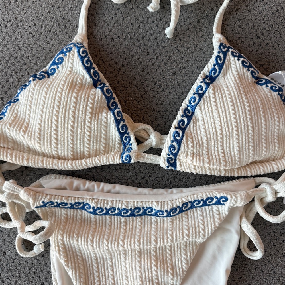 Dippin’ Daisy’s Bikini Set - Picture 2 of 3